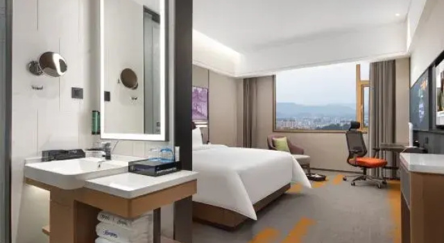 Номер Standard Hampton by Hilton EnShi