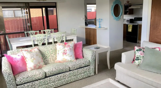 Апартаменты Sunny Holiday Home Near the Beach