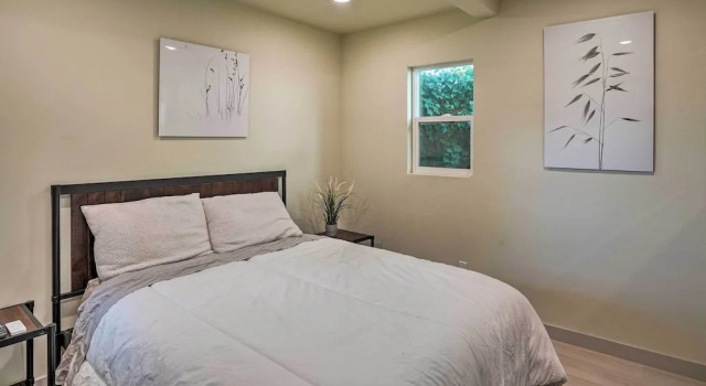 Коттедж Ideally Located Oakland Home w/ Private Yard