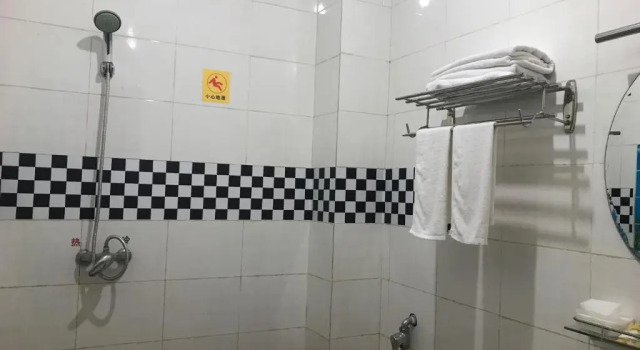 Emeishan Moon Bay Hotel, Prenota Hotel Hotel economici a Sichuan