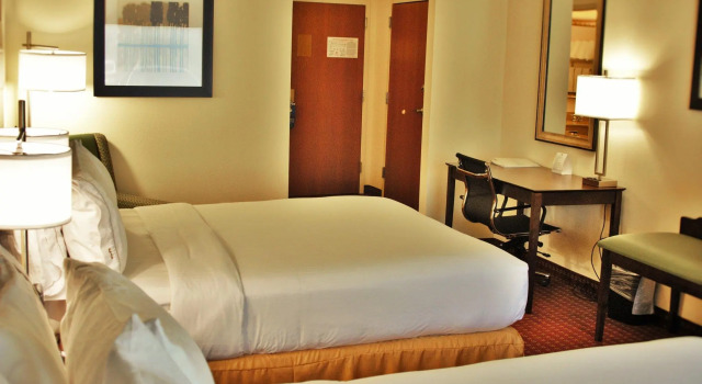 Четырёхместный номер Standard Holiday Inn Express DeFuniak Springs by IHG