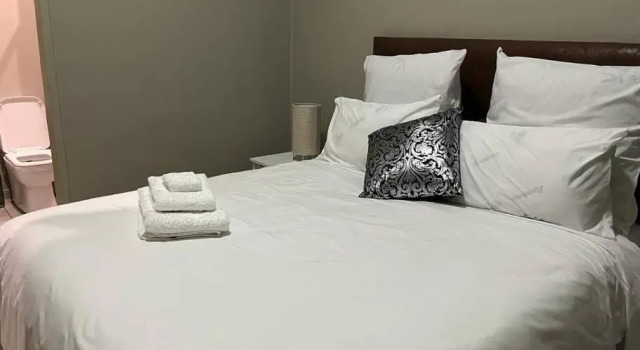 Lovely 1 bedroom apartment with unlimited Wi-Fi, Boek Appartement Rosebank 