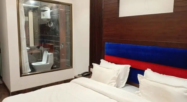 Двухместный номер Deluxe JJK Rukmini Vilas Hotel & Banquet