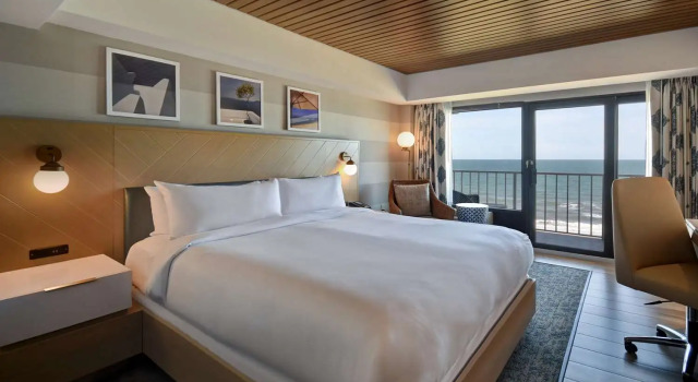 Номер Standard с балконом и oceanfront DoubleTree by Hilton Virginia Beach