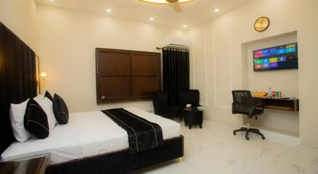 Hotel White Seasson managed by Zaheer Masih, Prenota Hotel Lahore Pakistan