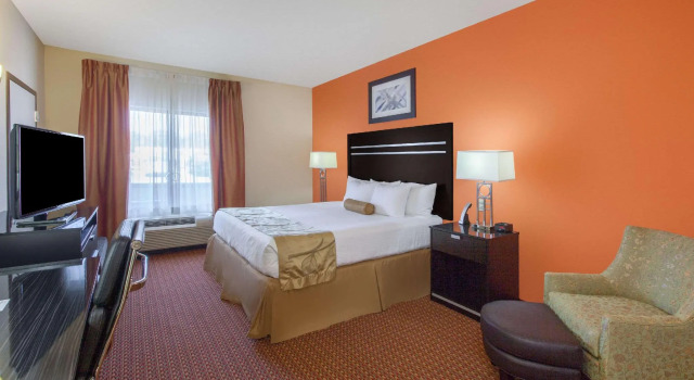 Двухместный номер Standard La Quinta Inn & Suites by Wyndham Tulsa Midtown