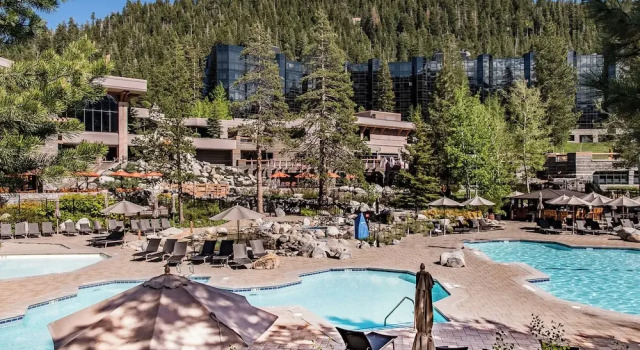 Апартаменты c 1 комнатой Pool, Hot Tub & Golf: Everline Resort Corner Suite