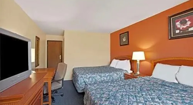 Четырёхместный номер Standard Monte Carlo Inn