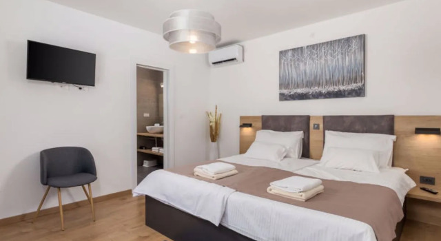 Villa Pinnidae Faulensee, Varaa Villa Hotellit Kvarner Islands uima-altaalla, Uima-allas