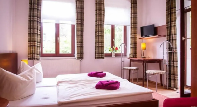 Pension an der Pillnitzer Schlossfähre, Book Guesthouse  