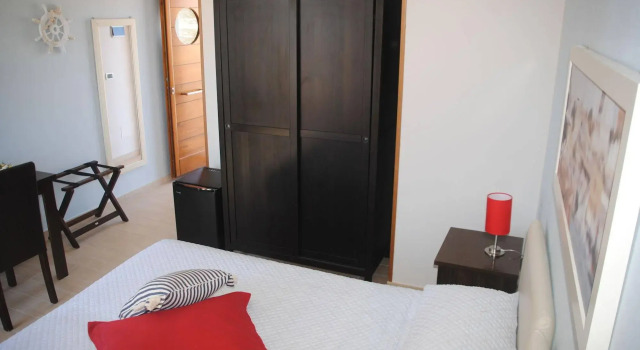 Hotel Ristorante Cavalluccio Marino, Забронировать Отель Лампедуза Италия, рядом с Lampedusa Port