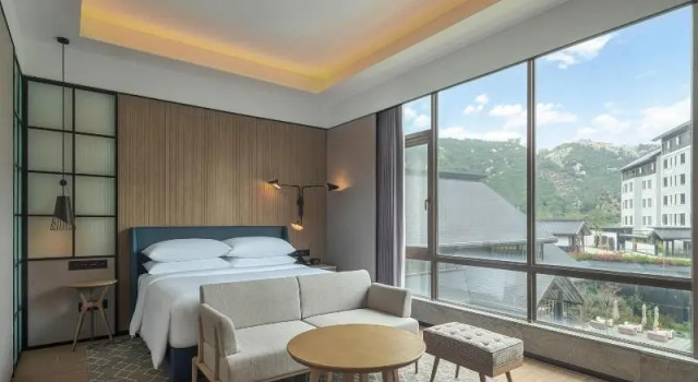 Люкс Executive с видом на сад Sheraton Maoming Hot Spring Resort