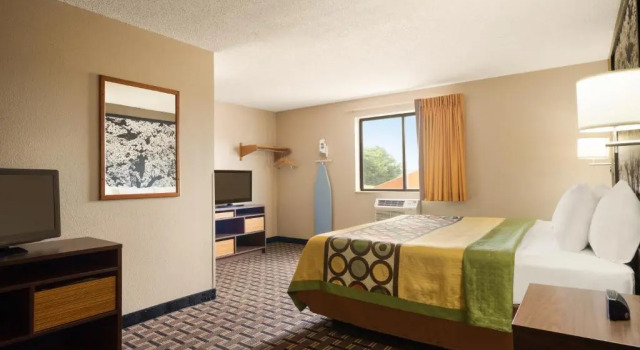 Suite Super 8 by Wyndham Mayfield
