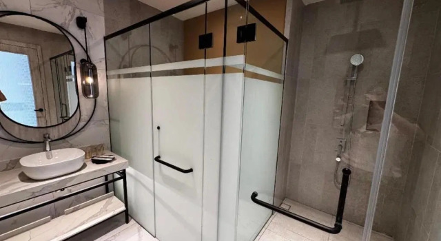 Havuz manzaralı Balkonlu Lüks oda Fifth Avenue Hotel