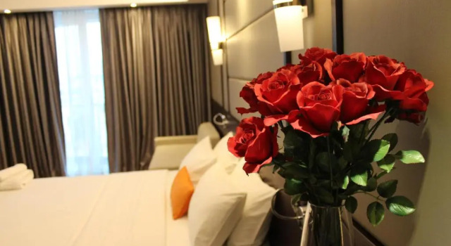 Люкс с балконом Harmony Phnom Penh Hotel