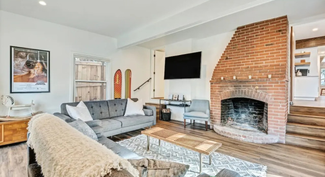 New Listing! Renovated Historic Claypool House 3 Bedroom Home, Book Hotel 4-stjernede hoteller i Bend, 4*