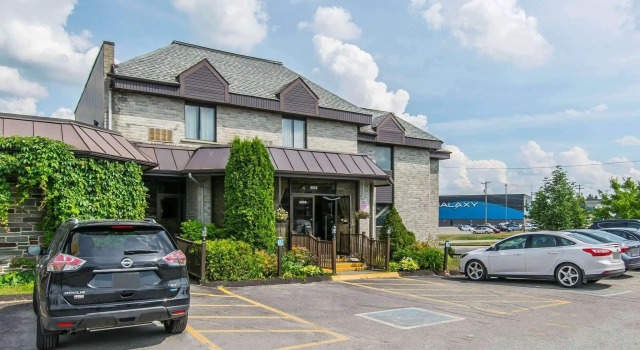 Люкс Quality Hotel & Suites