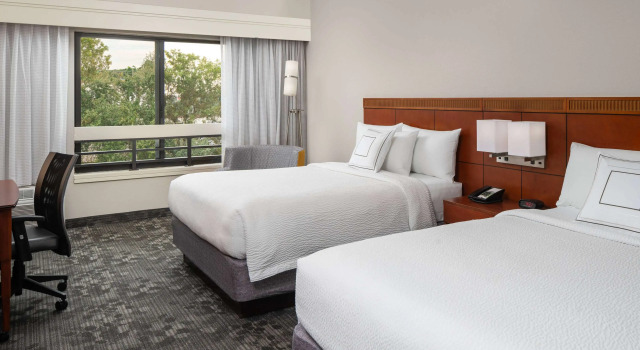 Четырёхместный номер Standard Sonesta Select Miami Lakes