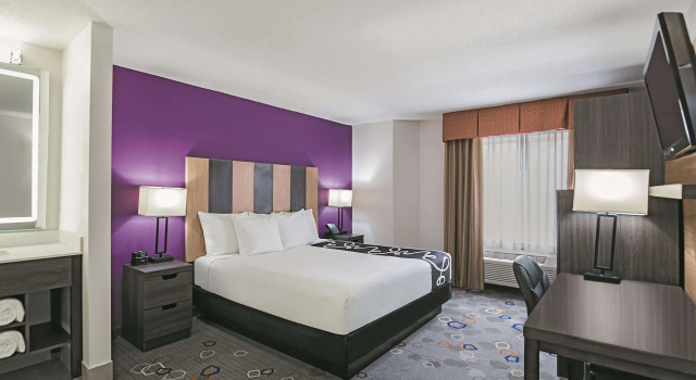 La Quinta Inn & Suites Brooklyn Park, Varaa Hotelli Hotellit Minnesota pysäköinnillä, Pysäköinti