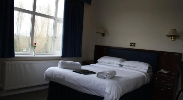 Standard dublă cameră Uno Thames Hotel Maidenhead -Reopened Brand New Again -FREE PARKING