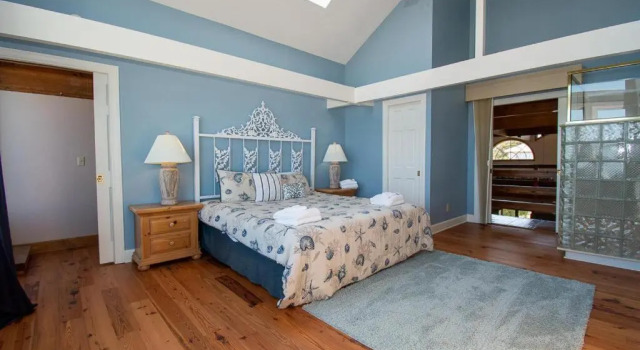 2-story 5 Bed, 5.5 Bath Oceanfront Home Sleeps 18, 4-seat Golf Cart is Included