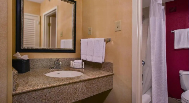 Люкс Courtyard by Marriott Richmond West