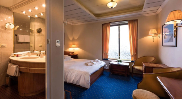 Hotelships Holland, Забронировать Отель Отели Нойс 3 звезды, рядом с Базилика Святого Квирина, 3*