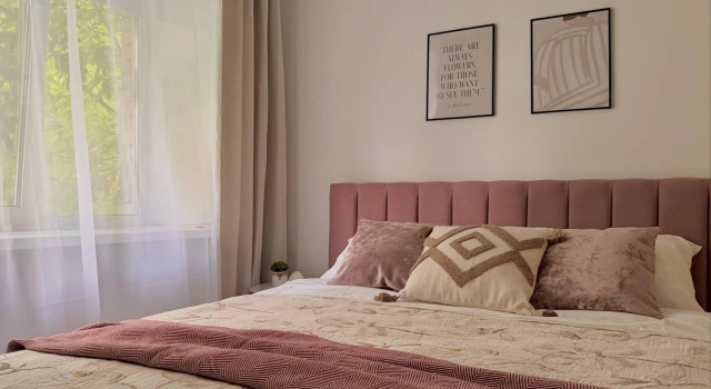 Happy meters on Arbat, Karmanitsky lane, 5, Book Apartment Moscow Russia