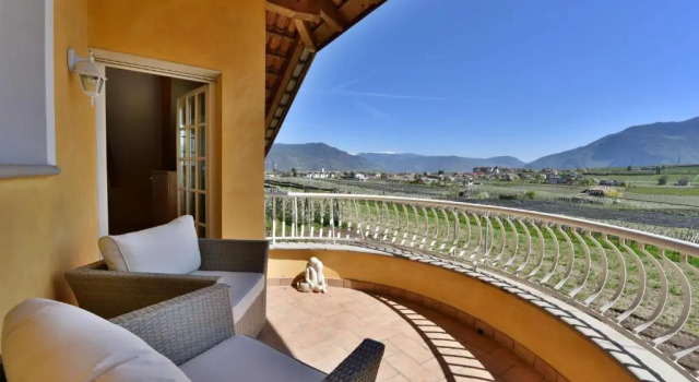 Апартаменты с балконом Villa Raifer