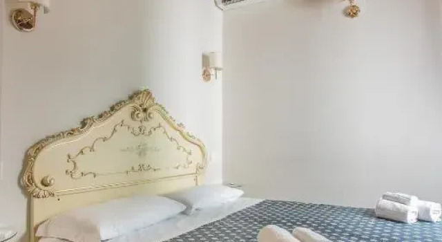 Sweet Home Venice, Забронировать Отель Санта-Кроче Венеция, рядом с Accademia Bridge