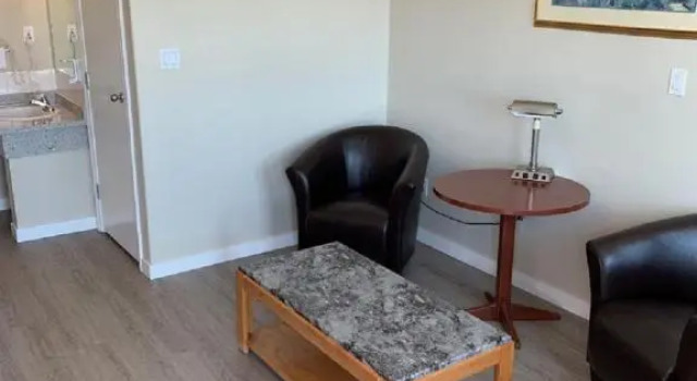 Двухместный люкс Deluxe Red Deer Inn & Suites