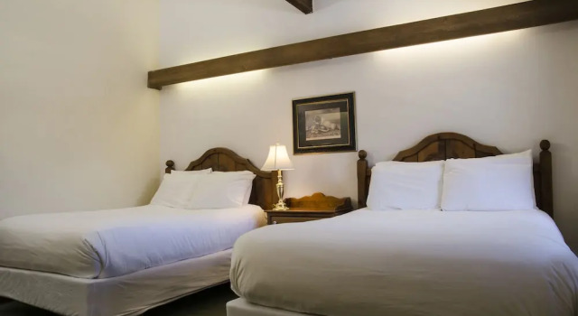 Четырёхместный номер Deluxe с балконом Summit Lodge