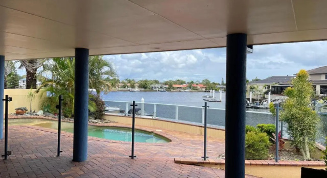 Коттедж SPECTACULAR WATERFRONT Canal Home, BRIBIE ISLAND
