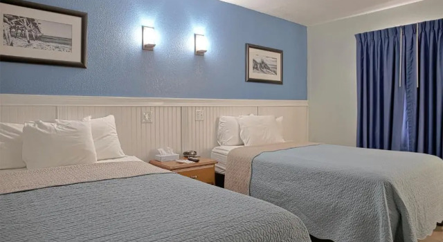 Четырёхместный номер Standard Colonial Inn