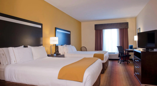 Люкс Deluxe Holiday Inn Express Hotel & Suites Prattville South by IHG