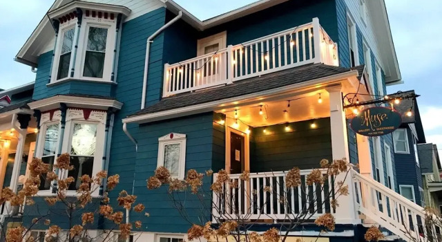 The Muse Gallery Guesthouse, Забронировать Отель «постель и завтрак» Милуоки Висконсин