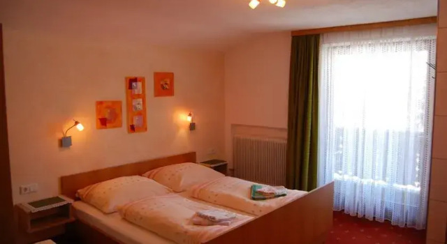 Gästehaus Judith, Rezerwuj Hotel Hotele w Tyrol z parkingiem, Parking