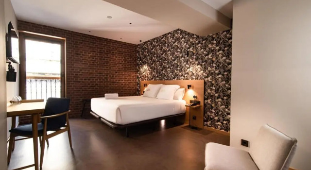 Двухместный номер Deluxe с балконом Hotel Atari