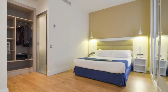 Двухместный номер Standard с балконом и с видом на город Hotel Miau