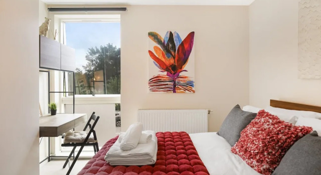 Stylish 2-Bed Flat Near Central London