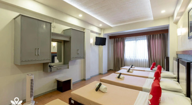 Кровать в общем номере Venus Parkview Hotel
