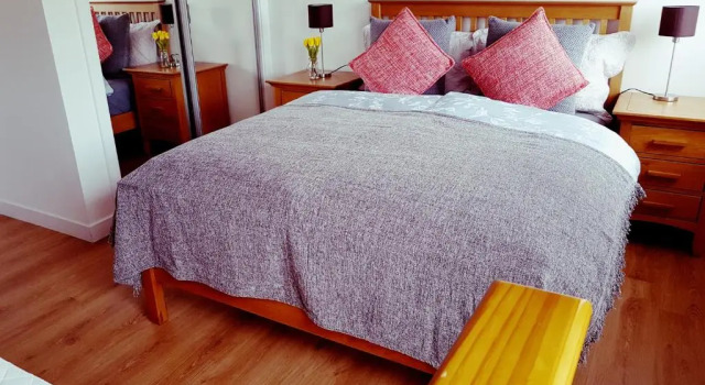 Апартаменты Цокольный этаж Yvi's 2Bedroom 2Bathroom Apartment