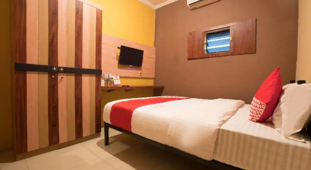 Camera Standard OYO 298 Gemilang Guesthouse