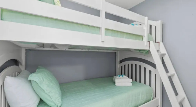 Tidewater Escape: 1br/2ba Beachfront Condo, Sleeps 6, Gulf Views & Comfort!, Book Lejlighed Panama City Beach Panhandle Florida