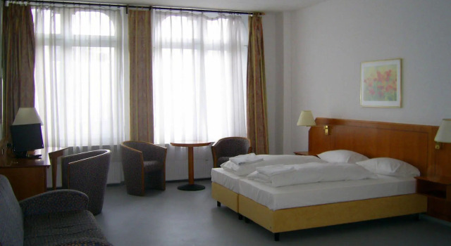 Willy Hotel Frankfurt, Забронировать Отель Отели Франкфурт-на-Майне с парковкой, рядом с Halligalli Kinderwelt, Парковка