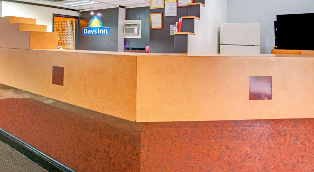 Days Inn Livonia, Varaa Hotelli  