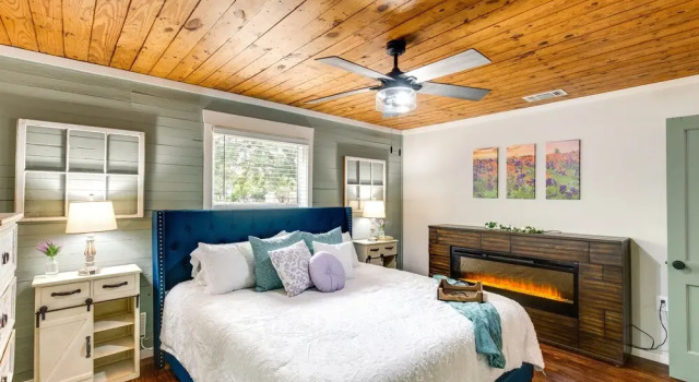 Коттедж Lindale Vacation Rental w/ Deck & Grill!