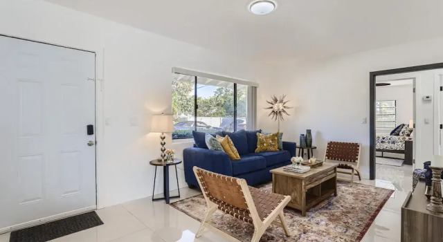 Ridgeway Villa Vacation Home, Rezerwuj Willa Hotele w Palm Beach County z basenem, Basen