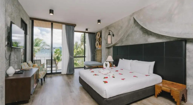 Двухместная студия с ванной Deluxe с видом на море Patong Signature Boutique Hotel