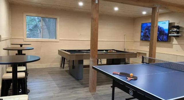Коттедж Spectacular Game Room, 3000 sqft, 2 Masters, Pool Table, 2 Decks, AC, Dogs
